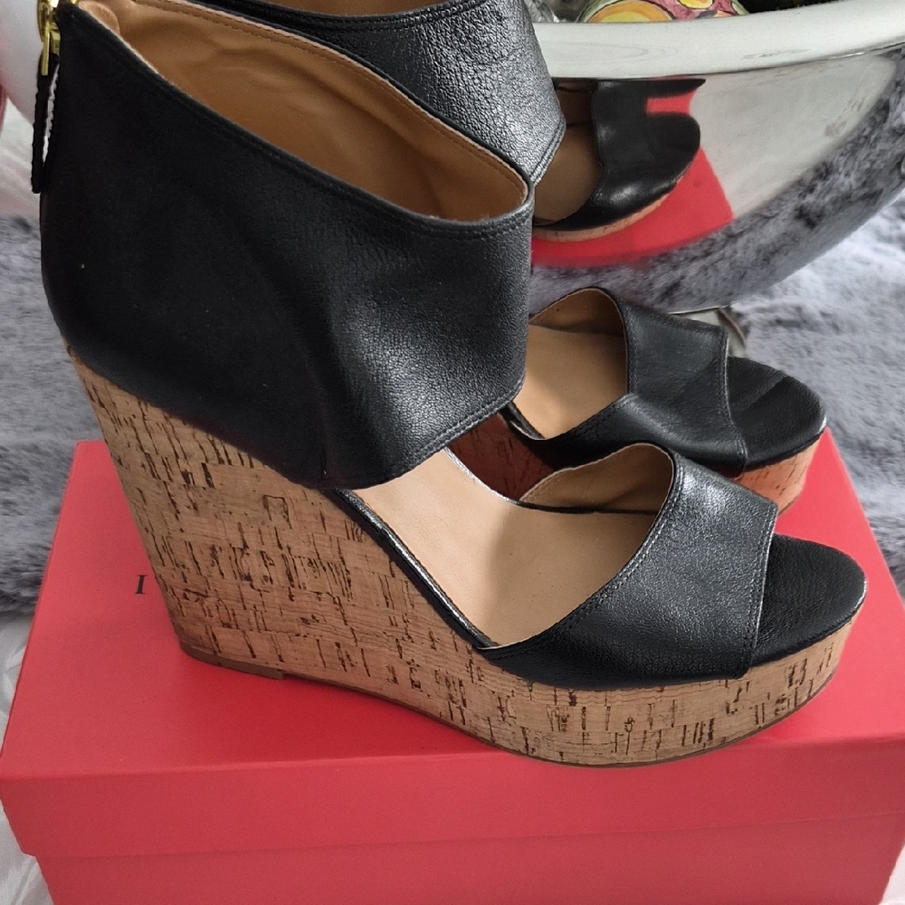 Nine West Black and Tan Wedge Sandals
